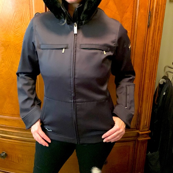 SPYDER SKI JACKET with removable fur cuffs and hood. Warm and super stylish! - Picture 1 of 6